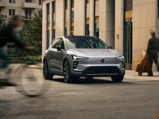 Lacnejšia poistka vďaka apke v aute. Ak budeš jazdiť rozumnejšie, auto ti dá možnosť ušetriť peniaze