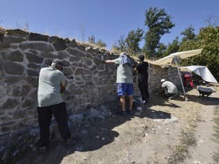 Národný výstup na Pustý hrad vo Zvolene: Turistika, guláš a bohatý program