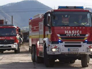 AKTUÁLNE Rozsiahly požiar pri Mlynkoch: Hasiči nasadili vrtuľníky, stále bojujú s ohňom v Slovenskom raji