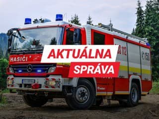 Aktuálne: Požiar družstva v Naháči stále nie je uhasený, zasahujú desiatky hasičov aj technika